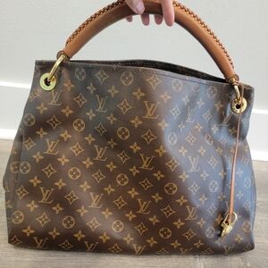 Louis Vuitton Artsy MM
